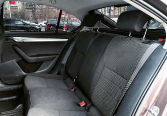 Подержанный автомобиль Skoda Octavia Liftback 2013 года (16 фото)