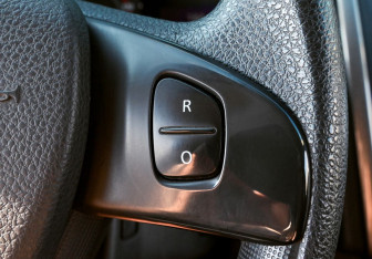 Подержанный автомобиль Renault Sandero 2015 года (13 фото)
