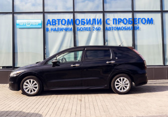 Подержанный автомобиль Honda Stream 2010 года (2 фото)