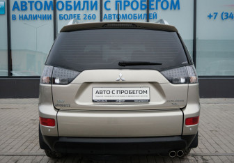 Подержанный автомобиль Mitsubishi Outlander 2008 года (4 фото)