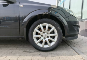 Подержанный автомобиль Opel Astra Hatchback 2013 года (19 фото)