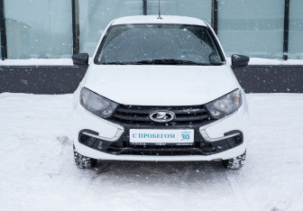 Подержанный автомобиль LADA (ВАЗ) Granta Liftback 2018 года (8 фото)