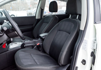 Подержанный автомобиль Nissan Qashqai 2013 года (17 фото)