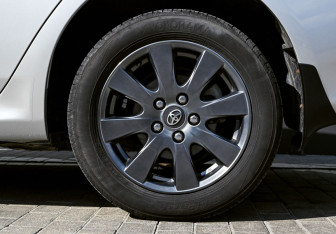 Подержанный автомобиль Toyota Corolla Sedan 2007 года (20 фото)