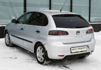 Подержанный автомобиль SEAT Ibiza Hatchback 2007 года (3 фото)