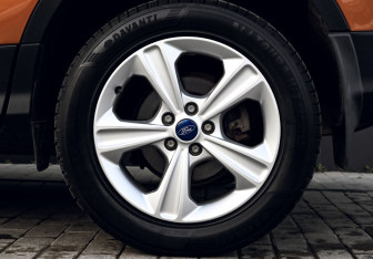 Подержанный автомобиль Ford Kuga 2015 года (23 фото)