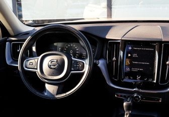 Подержанный автомобиль Volvo XC60 2018 года (20 фото)