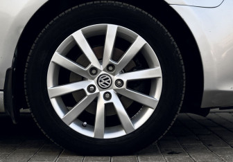 Подержанный автомобиль Volkswagen Golf Hatchback 2012 года (19 фото)