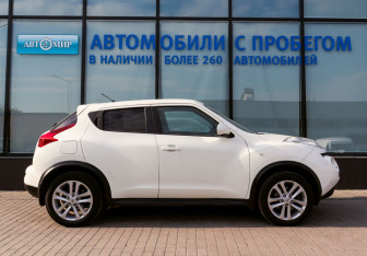 Подержанный автомобиль Nissan Juke 2011 года (6 фото)
