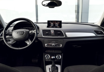 Подержанный автомобиль Audi Q3 2014 года (19 фото)