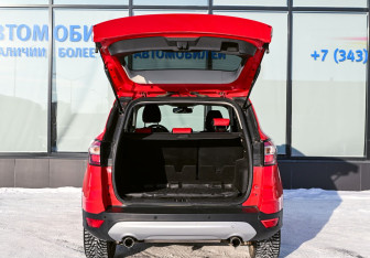 Подержанный автомобиль Ford Kuga 2017 года (20 фото)