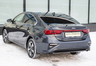Подержанный автомобиль Kia Cerato Sedan 2018 года (3 фото)