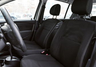 Подержанный автомобиль Renault Sandero 2012 года (12 фото)