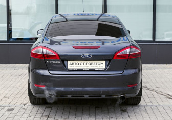 Подержанный автомобиль Ford Mondeo Sedan 2010 года (4 фото)