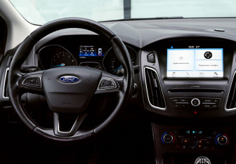 Подержанный автомобиль Ford Focus Sedan 2017 года (19 фото)