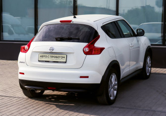 Подержанный автомобиль Nissan Juke 2011 года (5 фото)