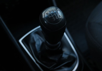 Подержанный автомобиль Hyundai Solaris Hatchback 2015 года (14 фото)