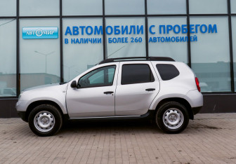 Подержанный автомобиль Renault Duster 2014 года (2 фото)