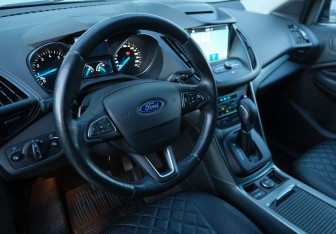 Подержанный автомобиль Ford Kuga 2017 года (9 фото)