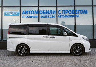 Подержанный автомобиль Honda Stepwgn 2016 года (6 фото)