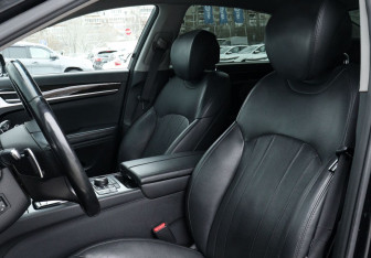 Подержанный автомобиль Genesis G80 2017 года (19 фото)