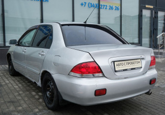 Подержанный автомобиль Mitsubishi Lancer Sedan 2004 года (3 фото)