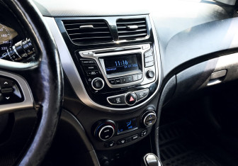 Подержанный автомобиль Hyundai Solaris Hatchback 2014 года (11 фото)