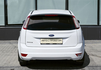 Подержанный автомобиль Ford Focus Hatchback 2011 года (4 фото)