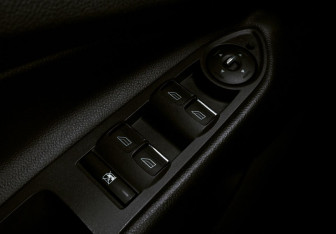 Подержанный автомобиль Ford Kuga 2013 года (12 фото)