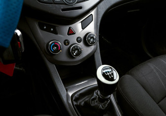 Подержанный автомобиль Chevrolet Aveo Sedan 2012 года (14 фото)