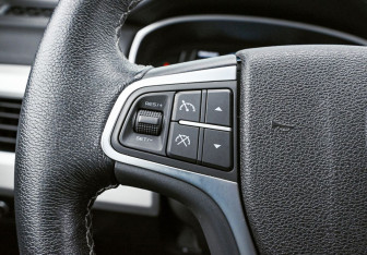 Подержанный автомобиль Geely Atlas 2021 года (13 фото)