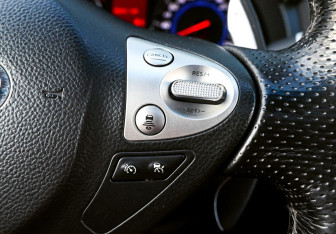 Подержанный автомобиль Infiniti FX 2010 года (12 фото)