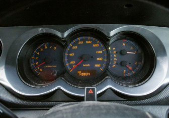 Подержанный автомобиль Daihatsu YRV 2001 года (9 фото)