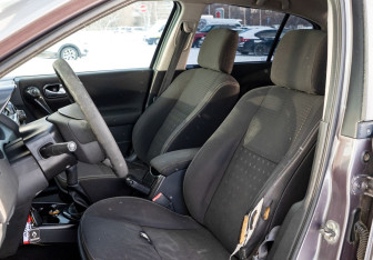 Подержанный автомобиль Renault Megane Sedan 2005 года (9 фото)