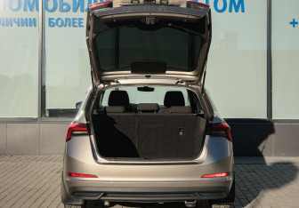 Подержанный автомобиль Skoda Rapid Liftback 2021 года (18 фото)