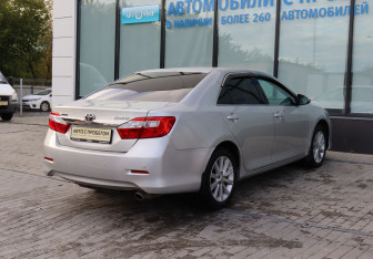 Подержанный автомобиль Toyota Camry Sedan 2012 года (5 фото)