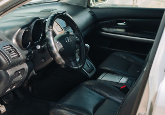 Подержанный автомобиль Lexus RX 2006 года (9 фото)