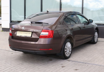 Подержанный автомобиль Skoda Octavia Liftback 2018 года (5 фото)
