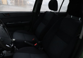 Подержанный автомобиль Hyundai Getz 2006 года (15 фото)
