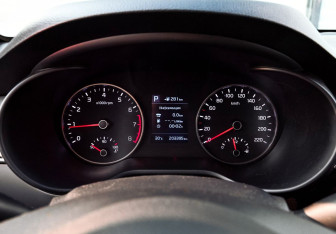 Подержанный автомобиль Kia Rio Hatchback 2020 года (12 фото)