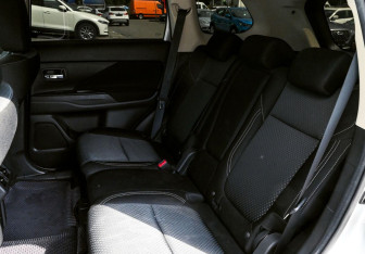 Подержанный автомобиль Mitsubishi Outlander 2020 года (17 фото)