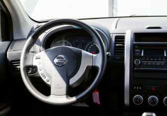 Подержанный автомобиль Nissan X-Trail 2012 года (18 фото)