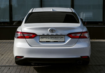 Подержанный автомобиль Toyota Camry Sedan 2018 года (4 фото)