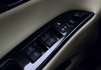 Подержанный автомобиль Infiniti QX50 2017 года (12 фото)