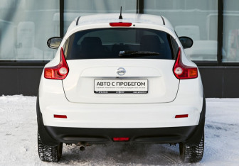 Подержанный автомобиль Nissan Juke 2011 года (4 фото)