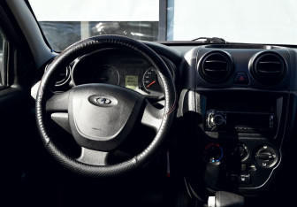 Подержанный автомобиль LADA (ВАЗ) Granta Sedan 2013 года (17 фото)
