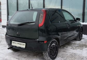 Подержанный автомобиль Opel Corsa 2000 года (5 фото)