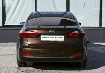 Подержанный автомобиль Kia Cerato Sedan 2015 года (4 фото)