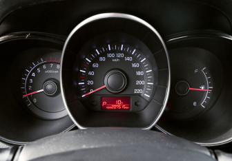 Подержанный автомобиль Kia Rio Hatchback 2013 года (11 фото)