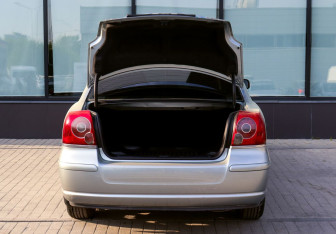 Подержанный автомобиль Toyota Avensis Sedan 2007 года (20 фото)